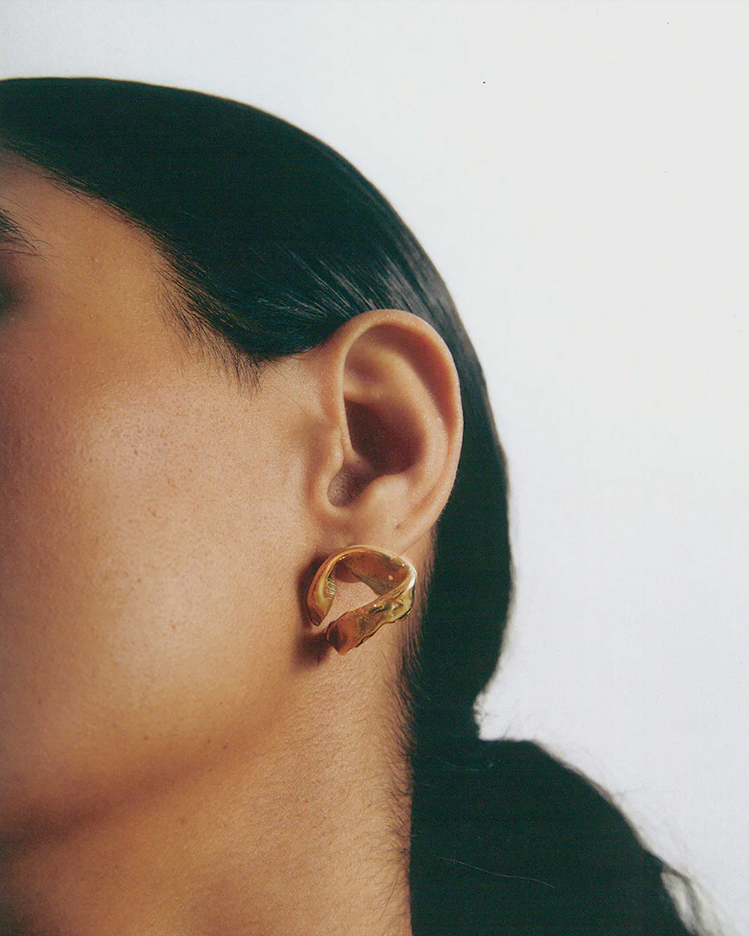 Giro Earrings, Gold
