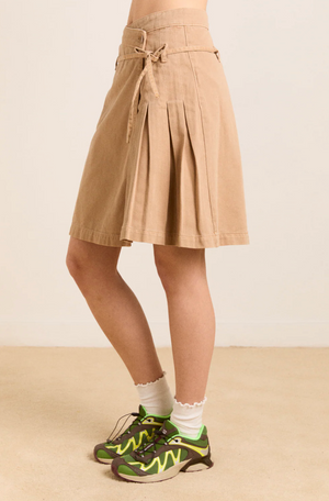 Kat Kilt, Tan