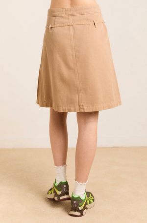 Kat Kilt, Tan