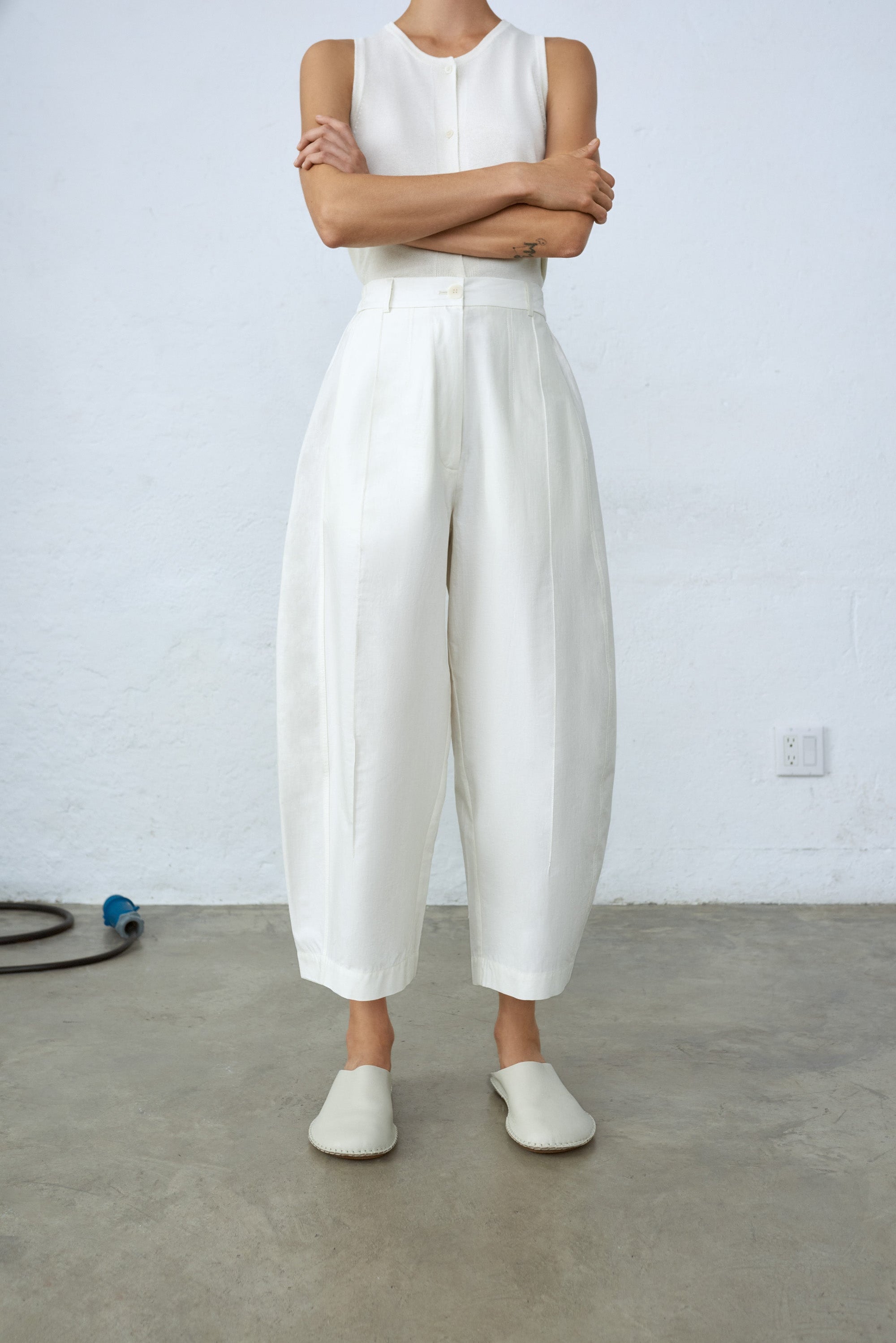 Seam Curved Pants, White